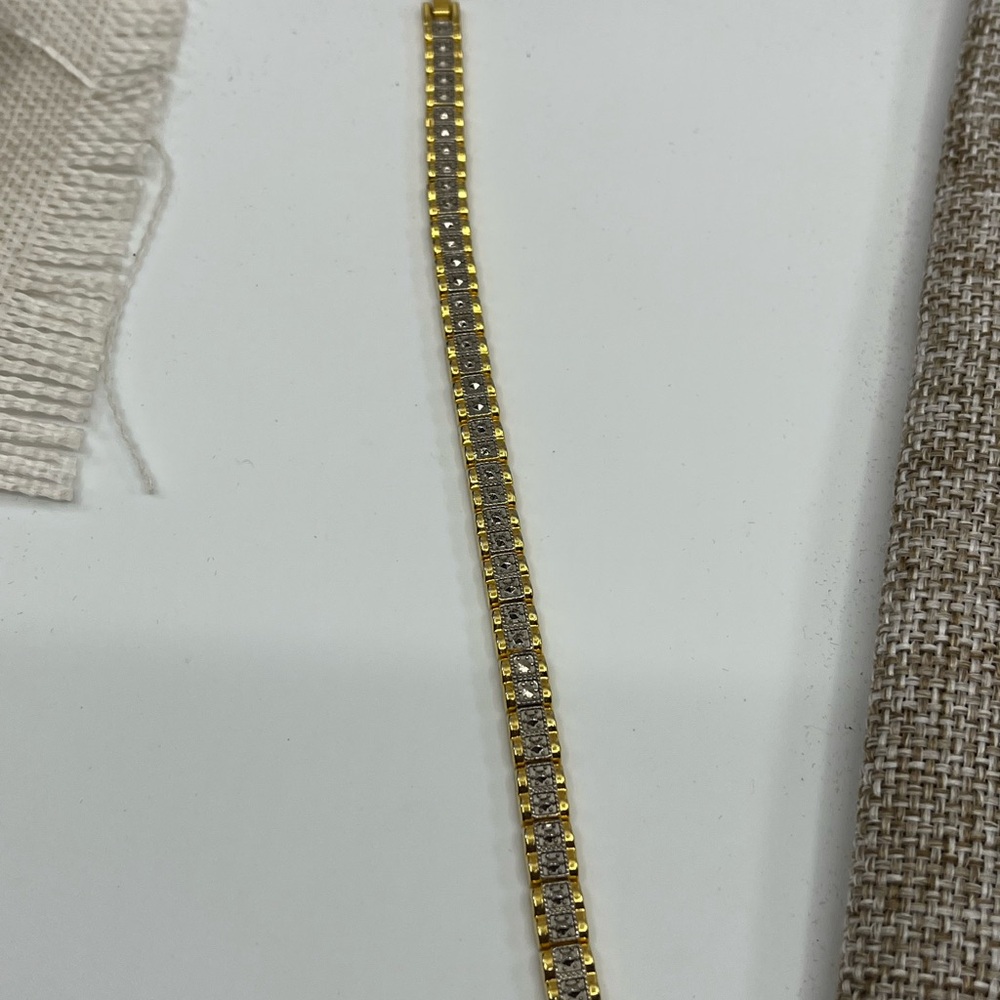 Vintage Gold Tone Bracelet with Intricate Detailing - Picture 12 of 16